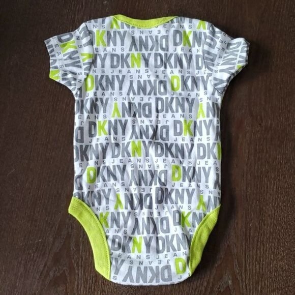 DKNY Jeans 0-3 Months Baby T Shirt ONE PIECE Short Sleeve Snap Crotch - Picture 4 of 13